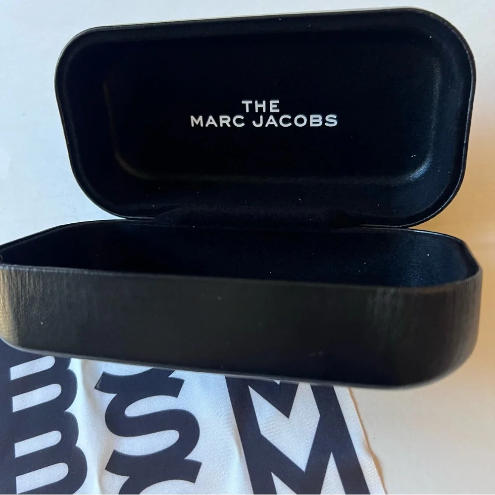 MARC JACOBS LARGE SUNGLASSES CASE WITH CLEANING CLOTH BLACK NEW